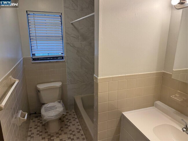 Foto del edificio - 252 Collignon Way