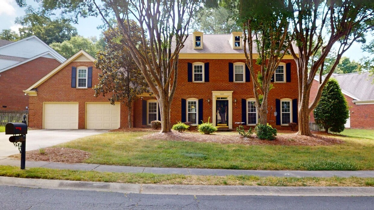 Primary Photo - 4 Bedroom single family home for lease in ...