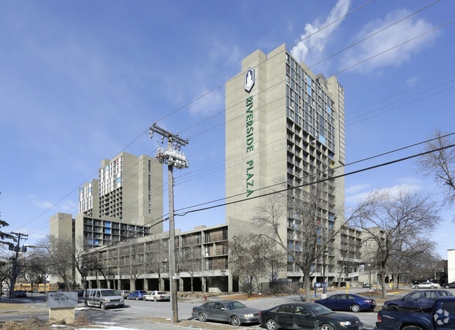 Foto del edificio - Riverside Plaza