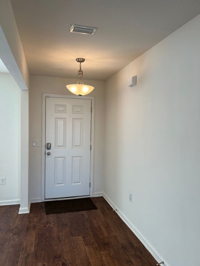 Building Photo - Gorgeous Two Story Home