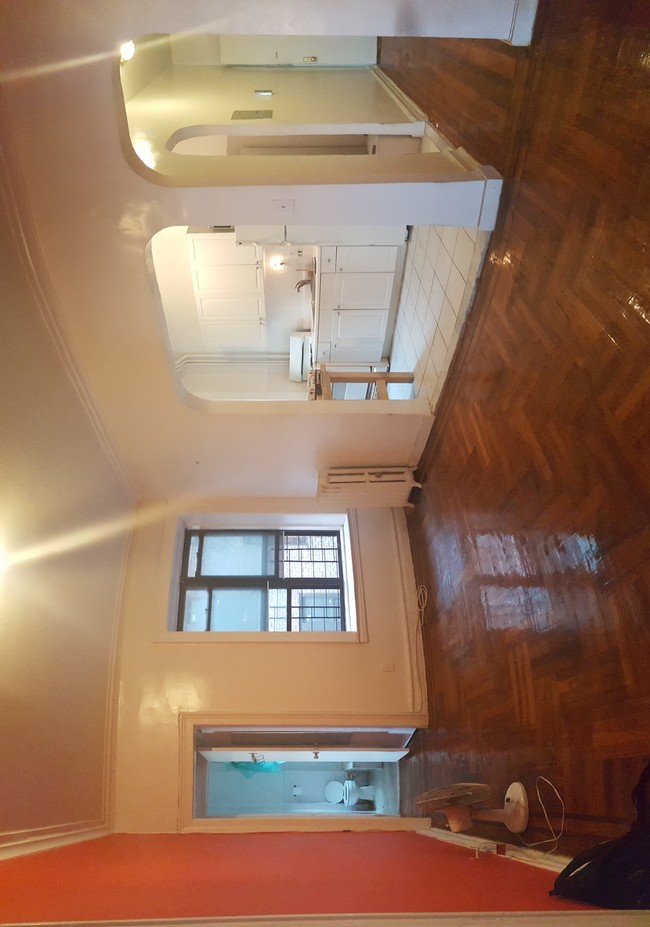 Building Photo - 678 48th St