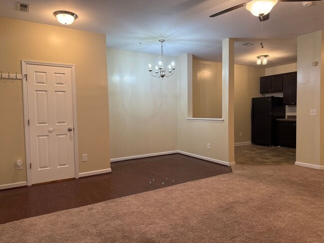 Foto del edificio - Conveniently Located Home Near HWY 440, 54...