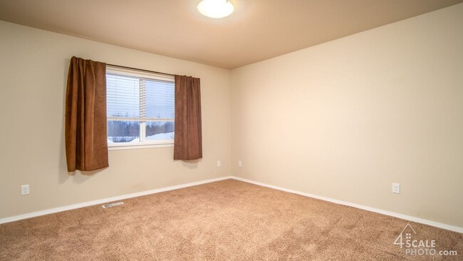 Building Photo - Beautiful East Anchorage 4 Bedroom Townhome