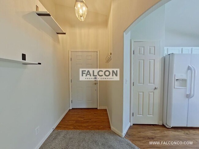 Foto del edificio - 6925 Ash Creek Heights