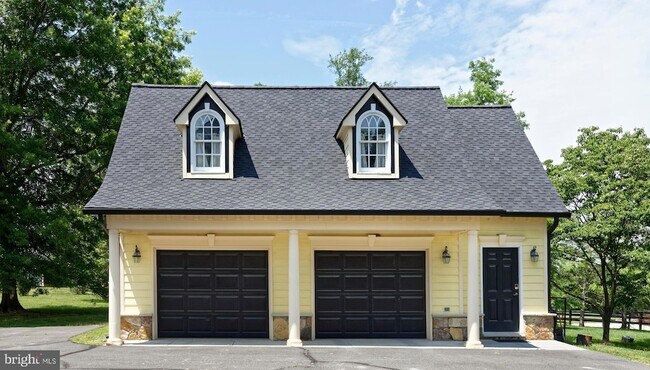 Foto del edificio - 20084 Woodtrail Rd