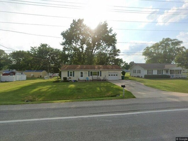 Building Photo - 319 S Maple St