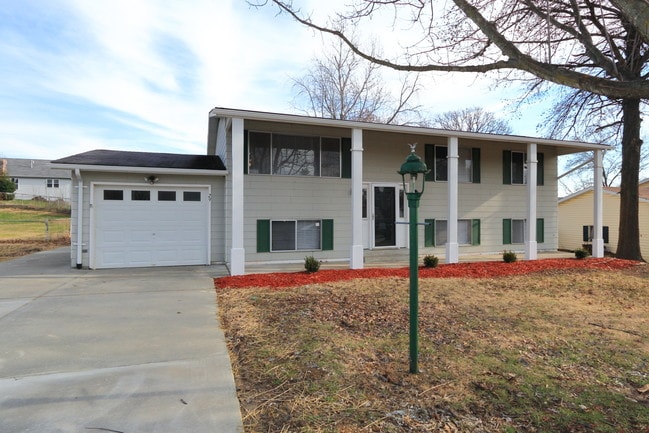 Building Photo - 29 Carpenter Dr