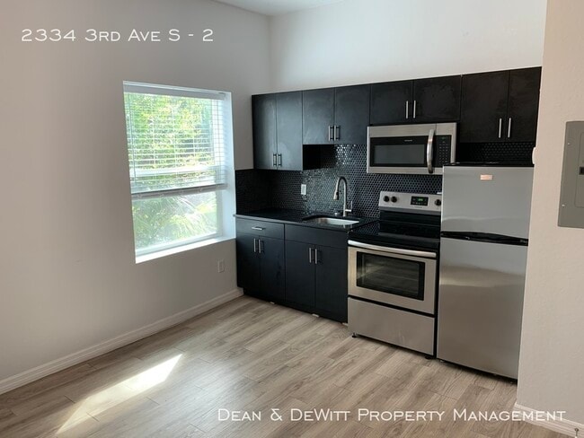 Building Photo - 2334 3rd Ave S