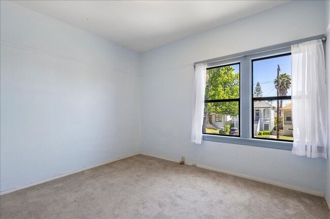 Building Photo - 1089 Park Ave