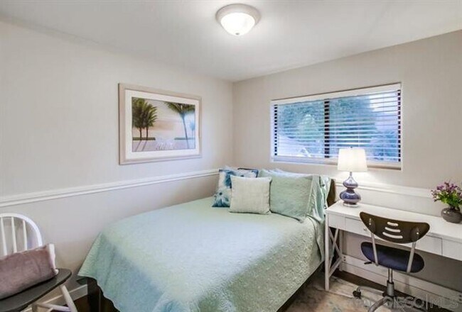 Building Photo - Open and Airy Back-Unit in Amazing Normal ...