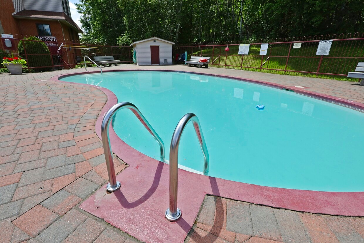 Building Photo - Westmount Villa 1