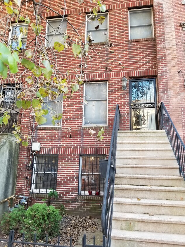 Primary Photo - 201 York St