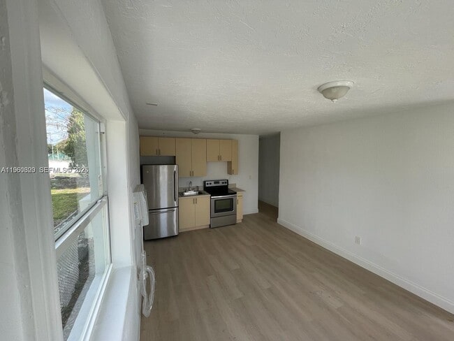 Foto del edificio - 767 NW 35th St