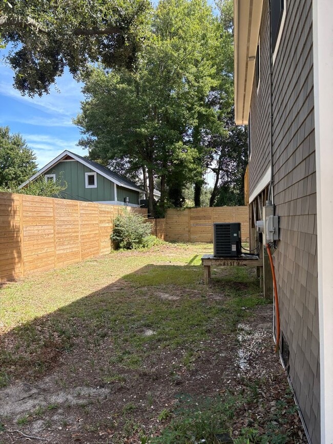 Building Photo - Available now for 12 month lease! 2150 per month (no pets)