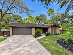 Building Photo - 26411 Maplewood Dr