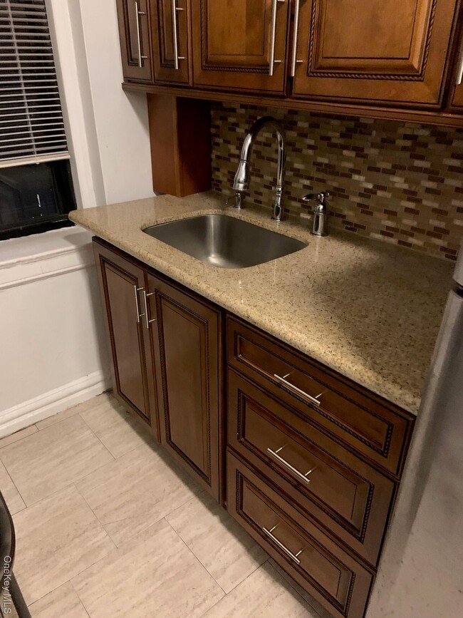 Foto del edificio - 77-20 Austin St