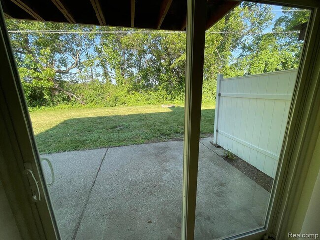 Building Photo - 192 Summit View Ct