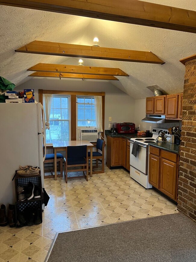 Foto del edificio - Available August 2026; Monthly Rent $750