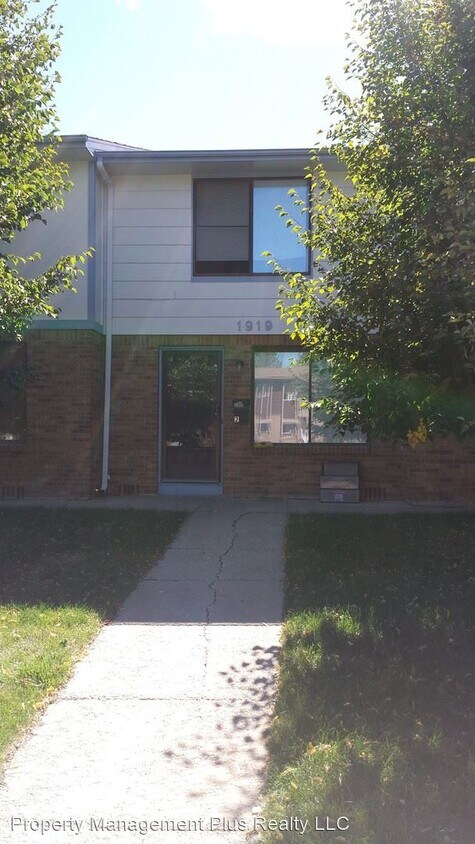 Primary Photo - 1919 Meadow Dr