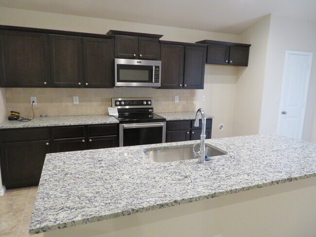 Building Photo - Stunning House Located Minutes From Elemen...