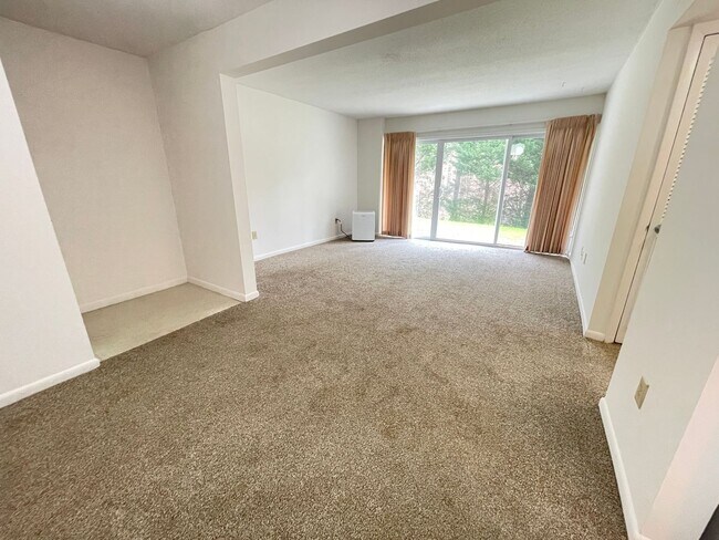 Foto del edificio - Perfectly located, quiet apartment complex just south of UNC, for graduate / med students - Inclu...