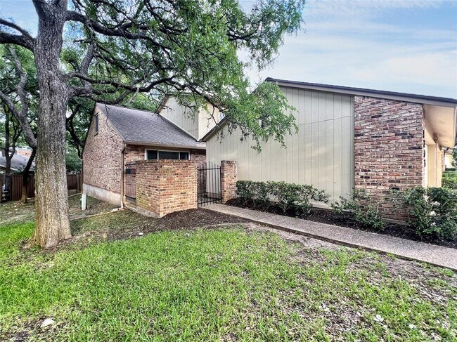 Building Photo - 8305 Greenslope Dr