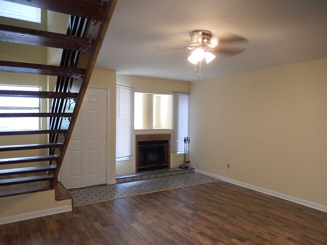 Photo - LOVELY 2/1.5 Close to TCC & FSU w/ Stainle... House