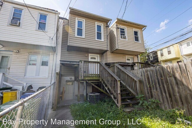 Building Photo - 2 br, 1.5 bath House - 2803 Indiana Ave