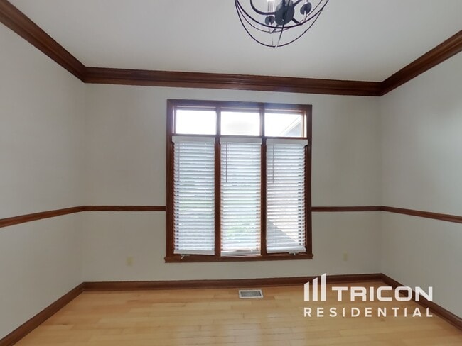 Building Photo - 6055 Fawnwood Dr