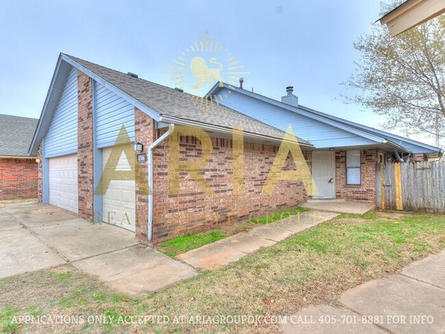 Building Photo - West Norman 3 bed 1.5 Bath Half Duplex