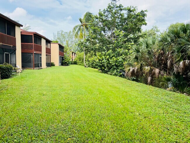 Foto del edificio - 1407 Lakeview Dr E