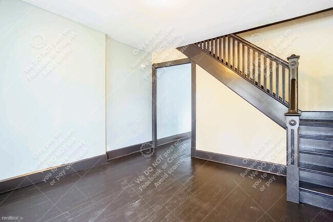 Building Photo - 2 br, 1 bath Townhome - 2511 Turner Ave