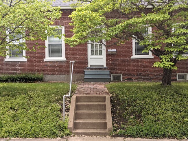Building Photo - 623 Adams St