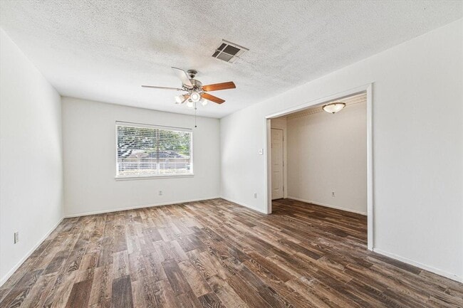 Building Photo - 8010 Braeburn Valley Dr