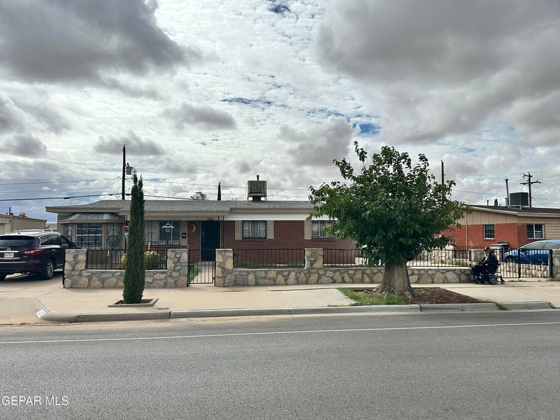 Primary Photo - 10312 Rushing Rd