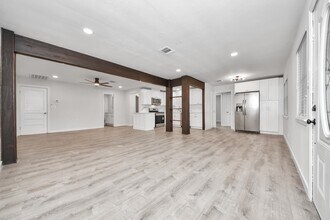 Building Photo - 302 County Park Dr