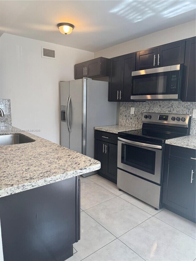 Foto del edificio - 4666 NW 97th Pl