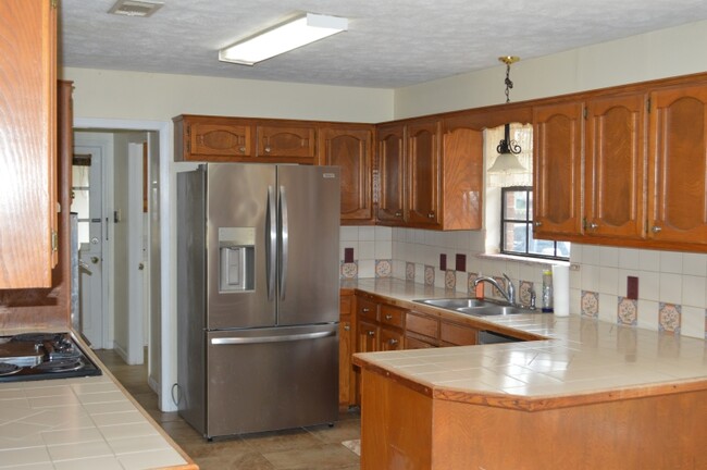 open floor kitchen - 1713 Oakdale Dr