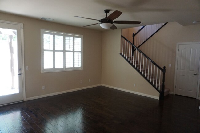 Foto del edificio - Stunning Home in Gated Community!