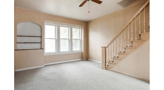Building Photo - 122 S 78th St