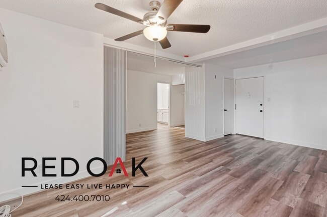 Building Photo - 8614 Woodley Ave