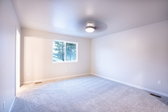 Building Photo - 8154 W Boekel Rd