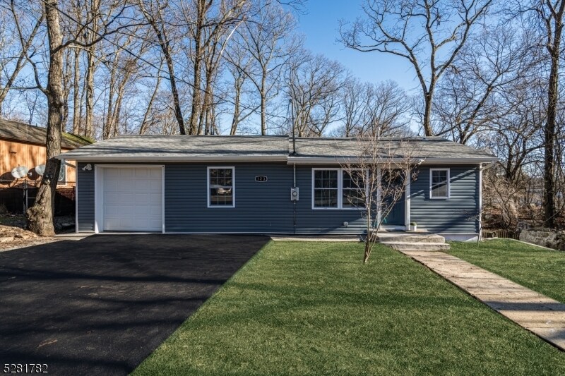 123 Jefferson Trail, Hopatcong, NJ 07843 House Rental in Hopatcong