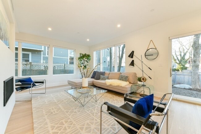 Foto del edificio - 123 Walden St