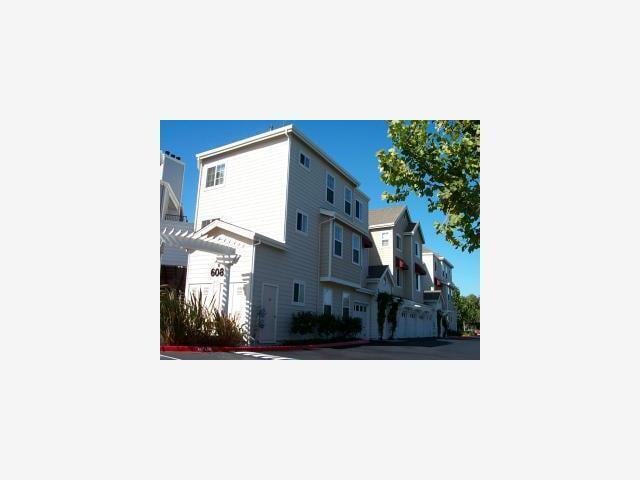 Building Photo - 608 Arcadia Terrace