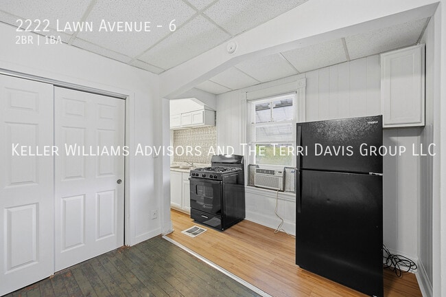 Building Photo - 2222 Lawn Ave