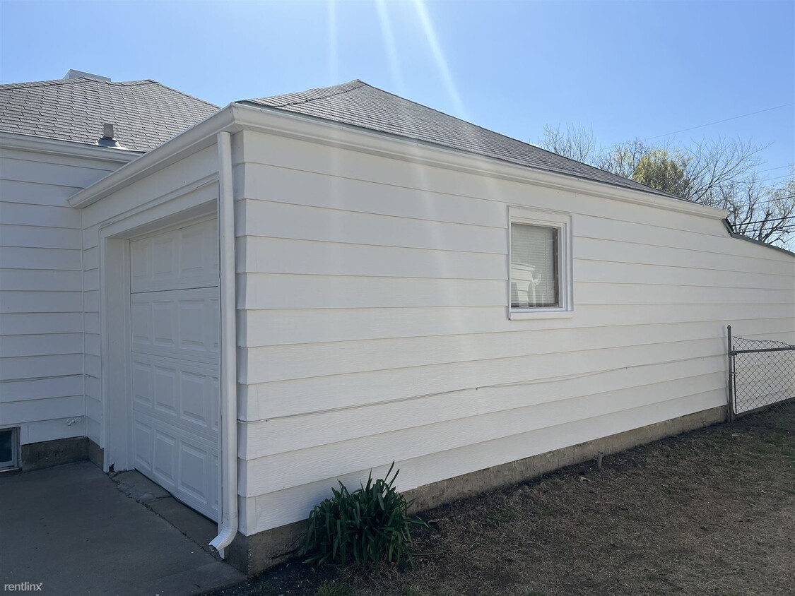 Building Photo - 2 br, 1 bath House - 2121 E Bayley St