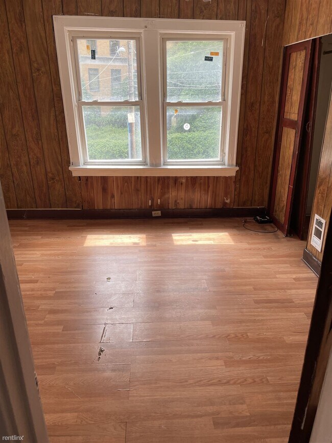 Building Photo - 3 br, 1 bath Duplex - 6637 Shetland Street