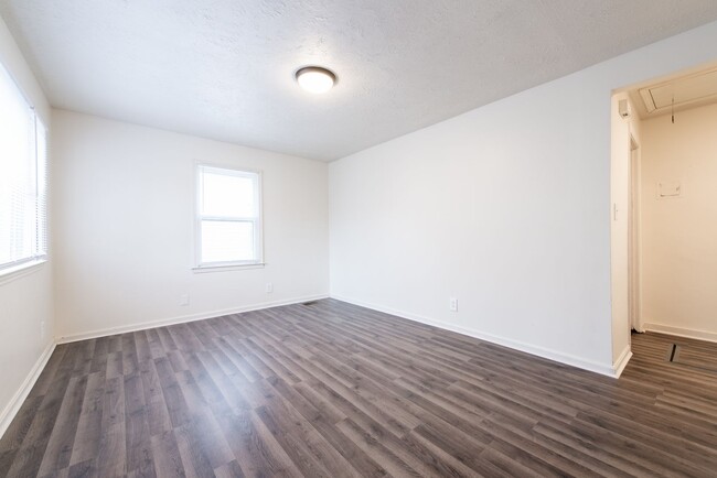 Foto del edificio - 2705 Algonquin Parkway (Parkland/West Loui...