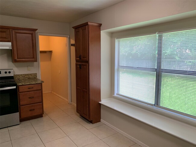 Foto del edificio - 6823 Blue Ridge Dr